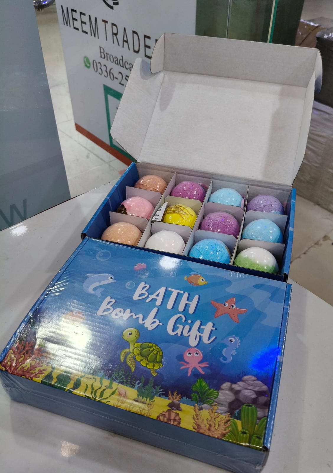 Bath Bombs for Kids with Surprise Toy Inside | Natural Organic Fizzy Bubble Bath Bomb | Colorful Bath Bomb Gift for Boys & Girls | Skin Friendly Bubble Bath Ball | Birthday Christmas Gift | Fun Bath Time Toy