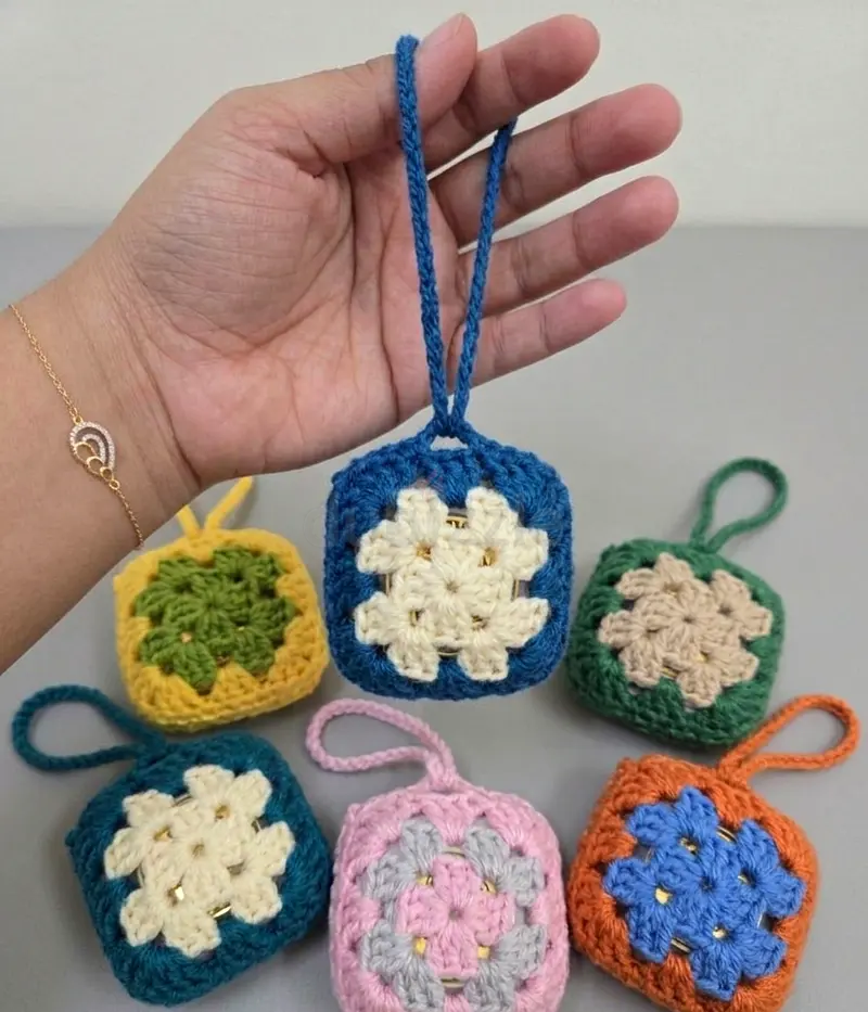 🌸 Hand-Crocheted Granny Square Earbuds Case – Style Meets Protection! 🌸