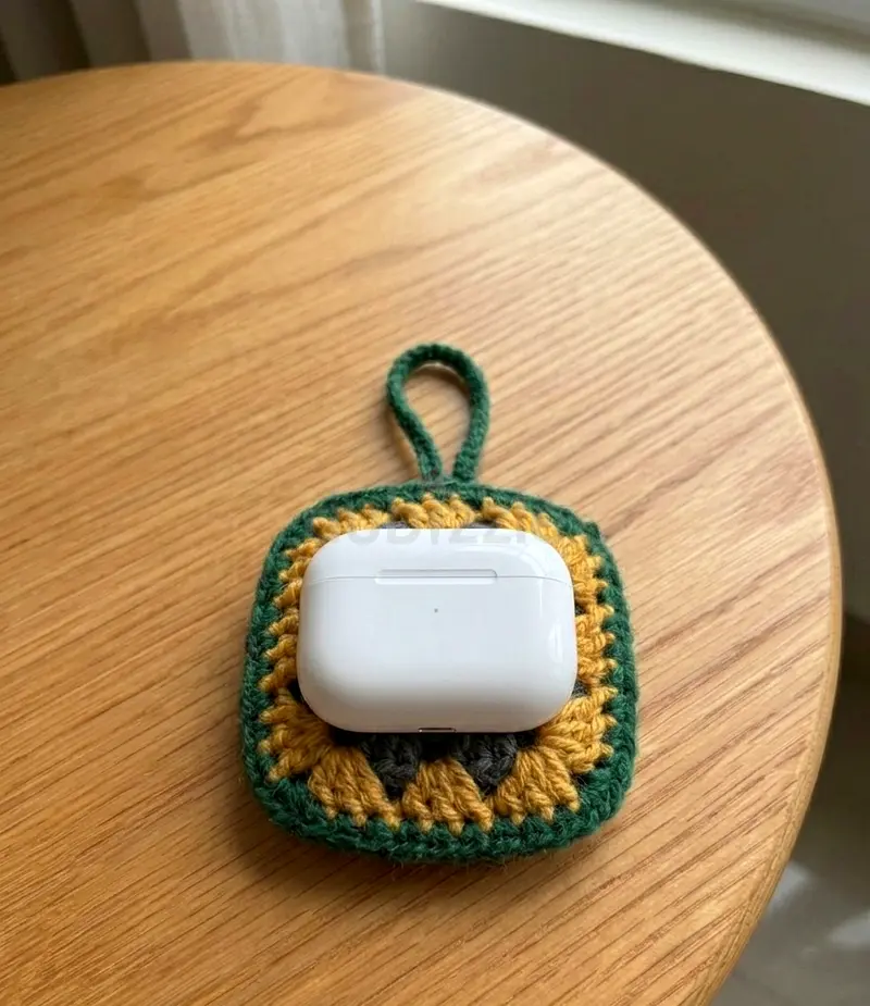 🌸 Hand-Crocheted Granny Square Earbuds Case – Style Meets Protection! 🌸